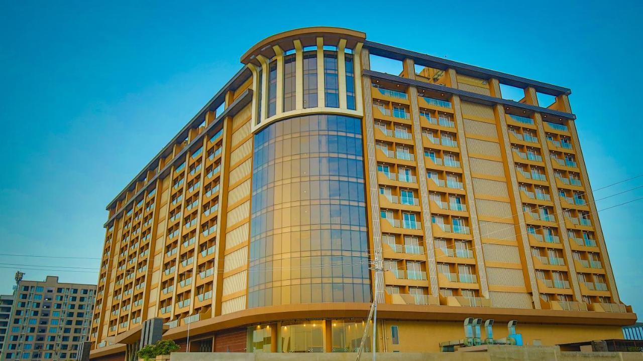 Hotel The Weekend Address Súrat Exteriér fotografie