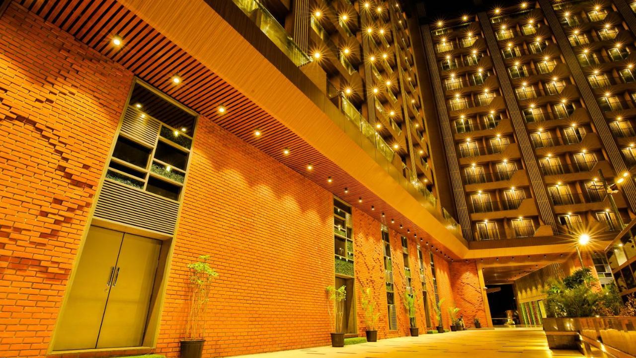 Hotel The Weekend Address Súrat Exteriér fotografie